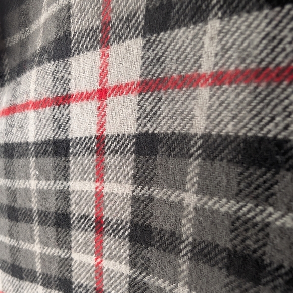 Eddie Bauer Classic Fit Mens M Red Grey Black Plaid Flannel Button Down Shirt - Picture 5 of 9